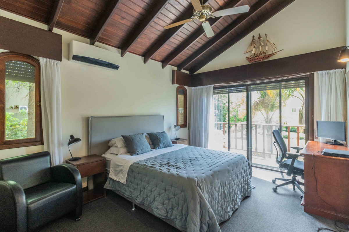 Casa ID.73520 - Casa en venta c/ cochera en Lomas de la Tahona