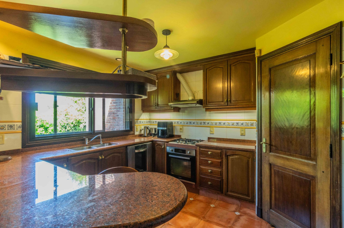 Casa ID.73520 - Casa en venta c/ cochera en Lomas de la Tahona