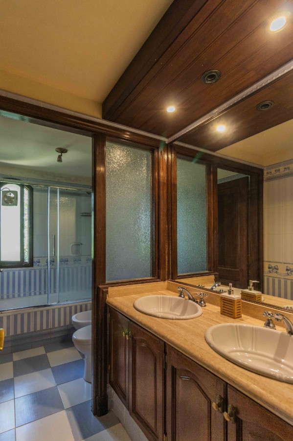 Casa ID.73520 - Casa en venta c/ cochera en Lomas de la Tahona