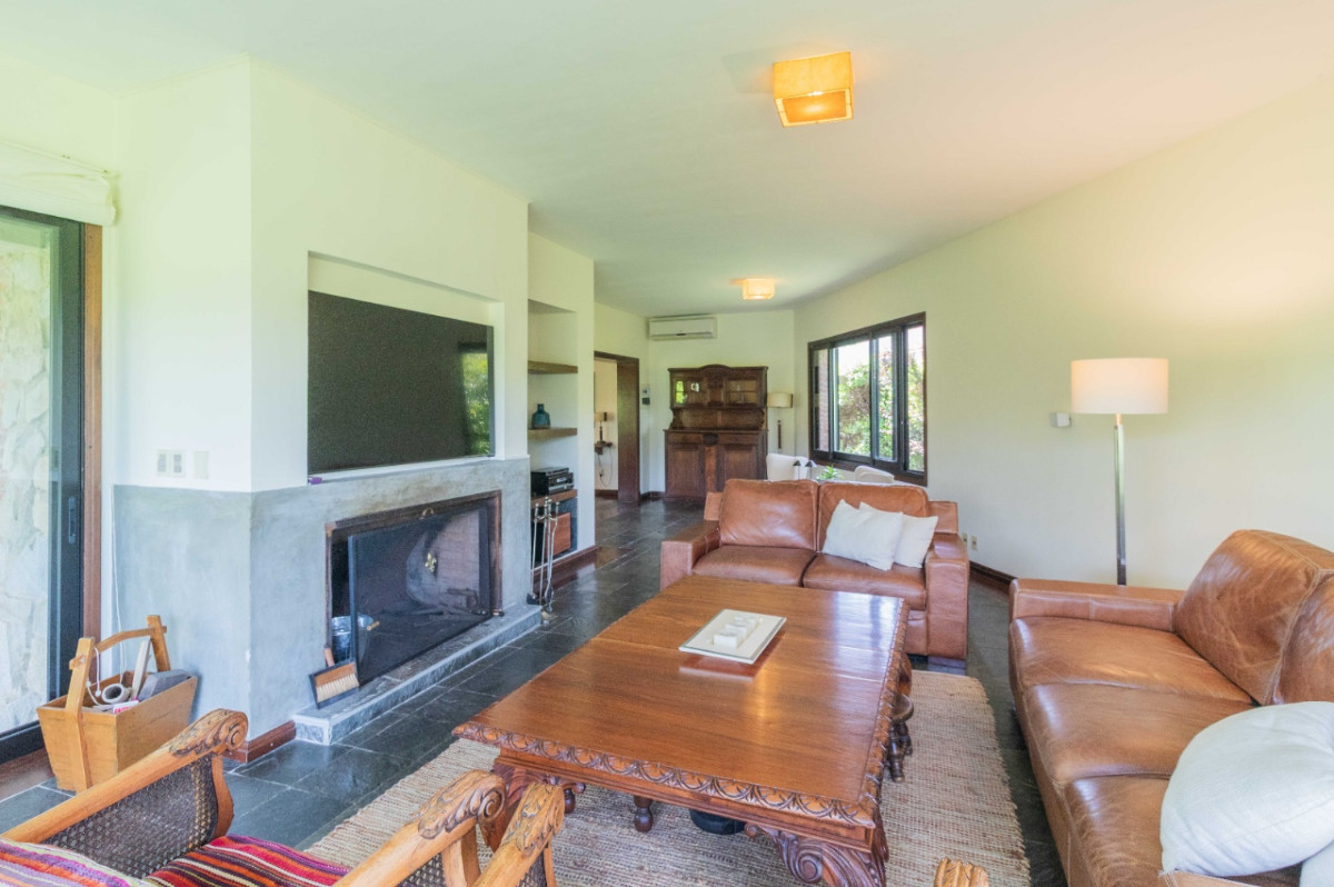 Casa ID.73520 - Casa en venta c/ cochera en Lomas de la Tahona