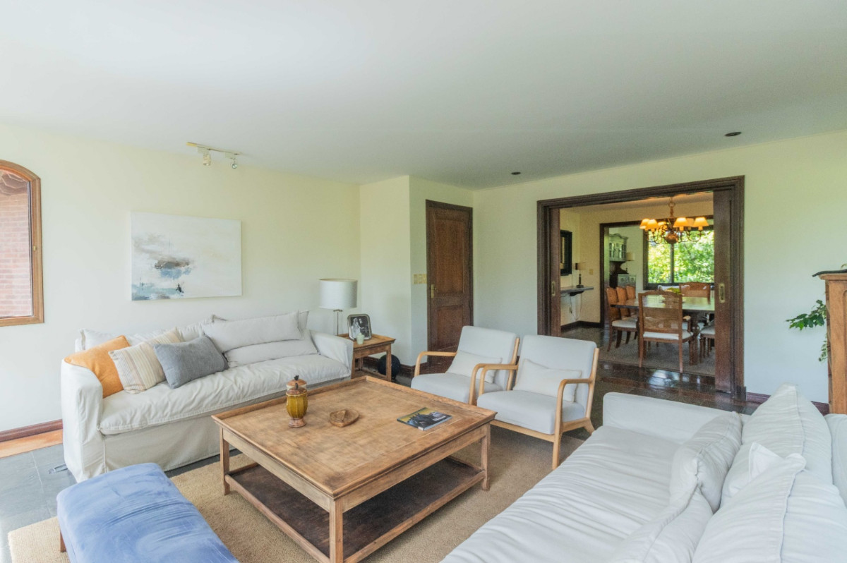 Casa ID.73520 - Casa en venta c/ cochera en Lomas de la Tahona