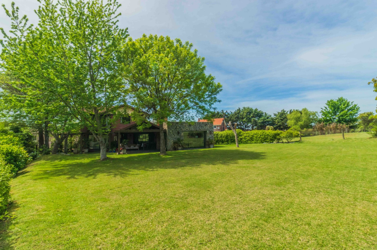 Casa ID.73520 - Casa en venta c/ cochera en Lomas de la Tahona