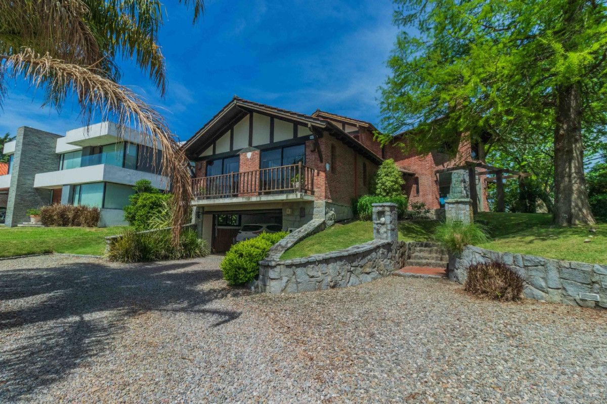 Casa ID.73520 - Casa en venta c/ cochera en Lomas de la Tahona