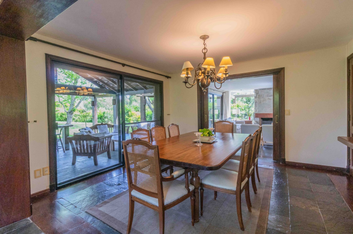 Casa ID.73520 - Casa en venta c/ cochera en Lomas de la Tahona