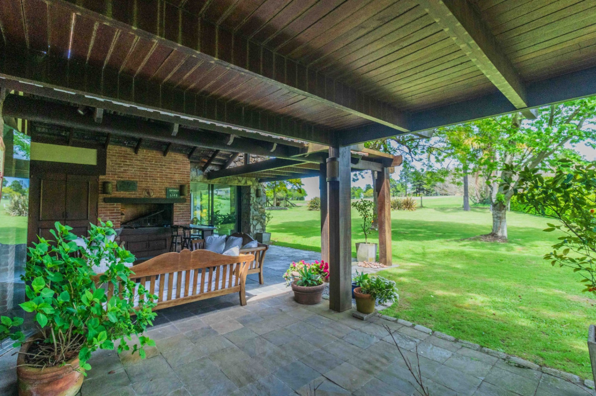 Casa ID.73520 - Casa en venta c/ cochera en Lomas de la Tahona