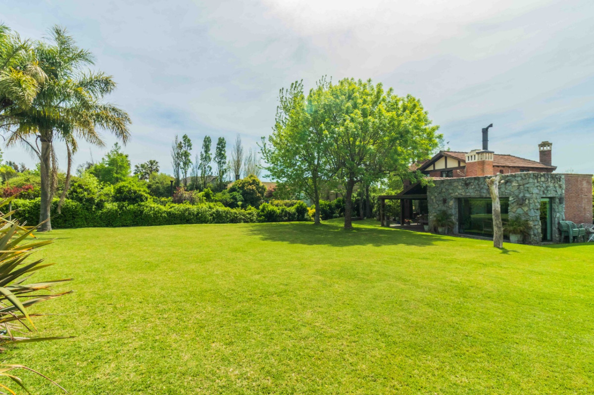 Casa ID.73520 - Casa en venta c/ cochera en Lomas de la Tahona