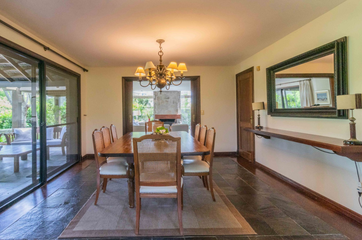 Casa ID.73520 - Casa en venta c/ cochera en Lomas de la Tahona