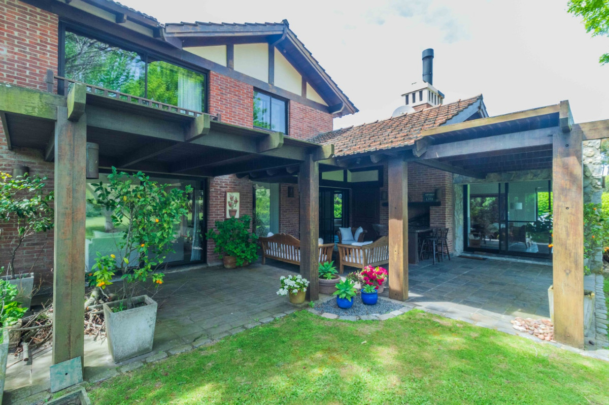 Casa ID.73520 - Casa en venta c/ cochera en Lomas de la Tahona