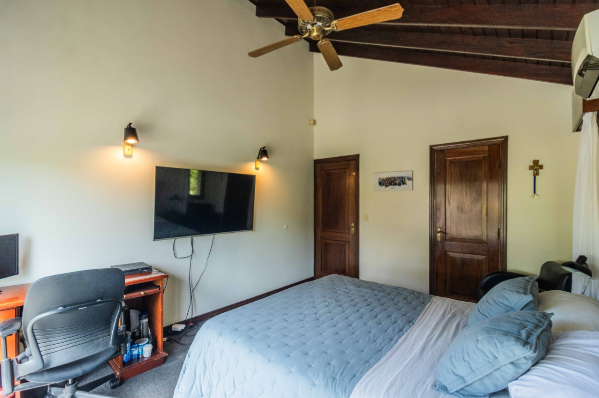 Casa ID.73520 - Casa en venta c/ cochera en Lomas de la Tahona