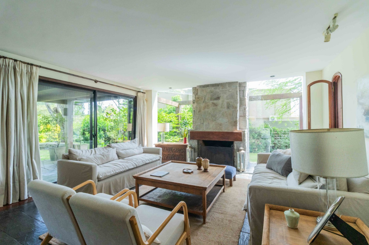 Casa ID.73520 - Casa en venta c/ cochera en Lomas de la Tahona