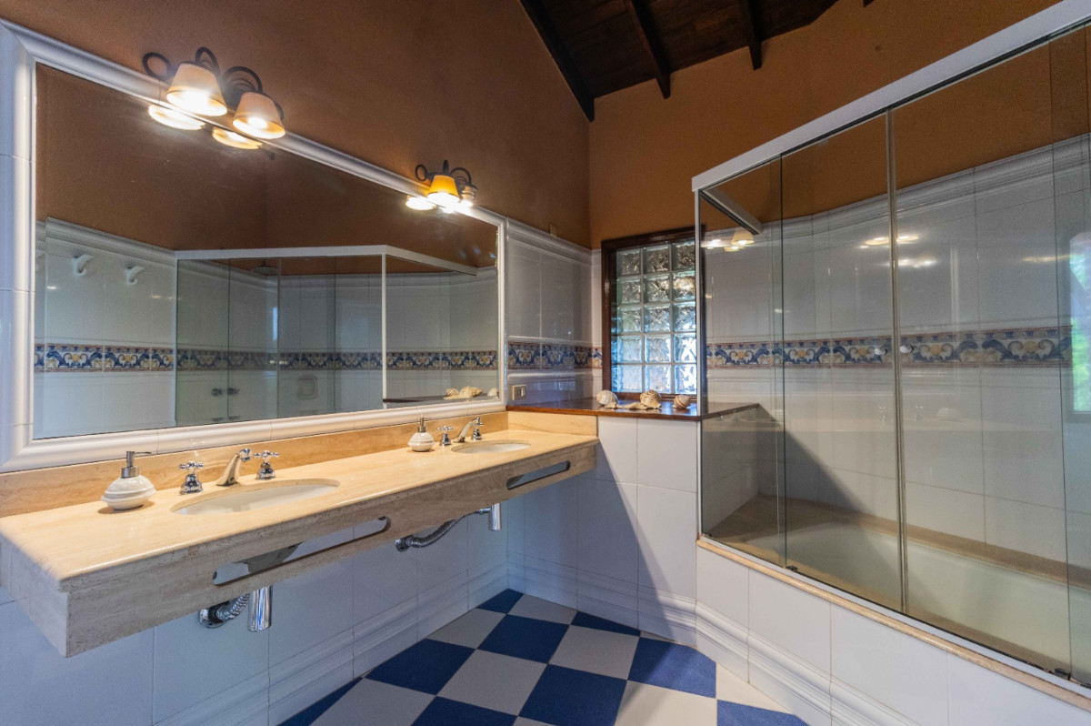 Casa ID.73520 - Casa en venta c/ cochera en Lomas de la Tahona