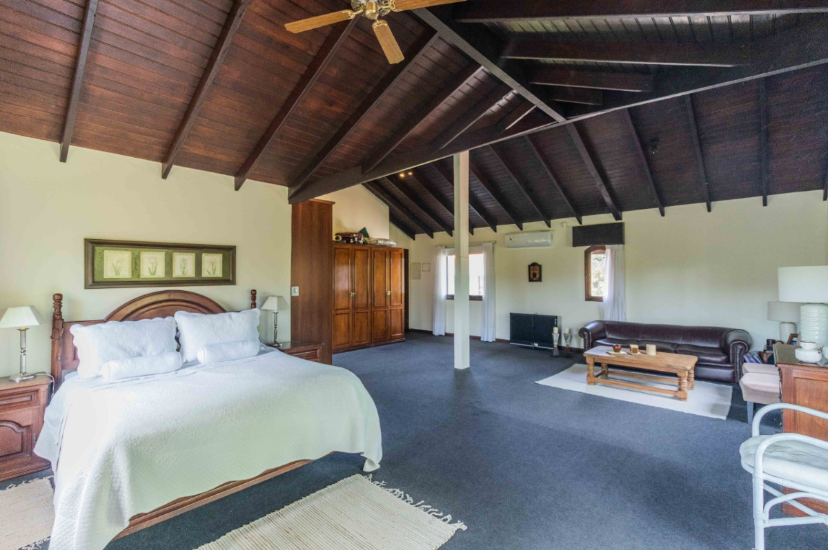 Casa ID.73520 - Casa en venta c/ cochera en Lomas de la Tahona