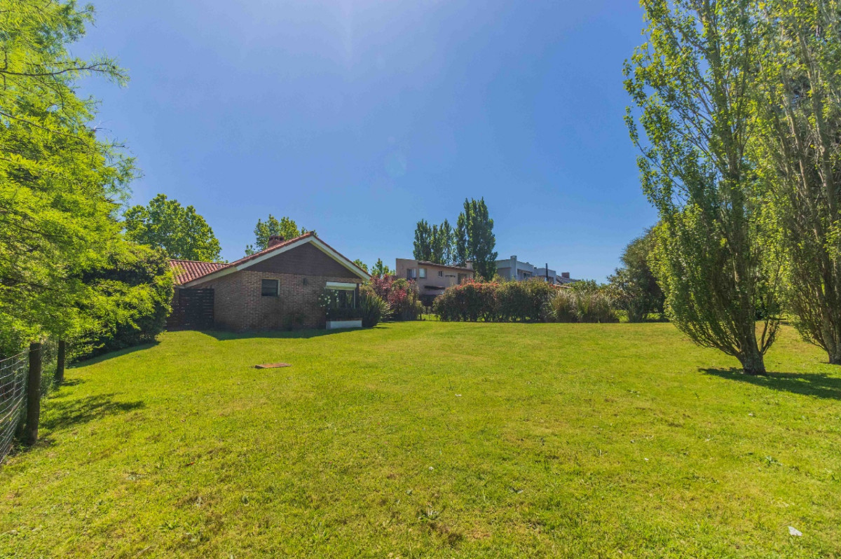 Casa ID.73821 - Casa en venta c/ cochera en Lomas de la Tahona