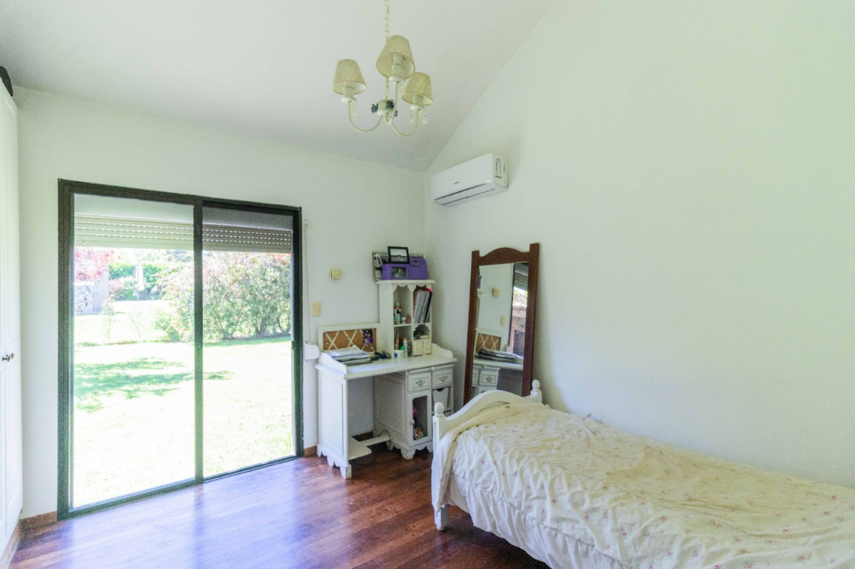 Casa ID.73821 - Casa en venta c/ cochera en Lomas de la Tahona