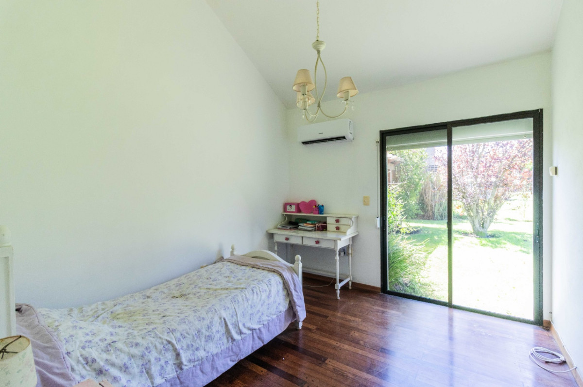 Casa ID.73821 - Casa en venta c/ cochera en Lomas de la Tahona