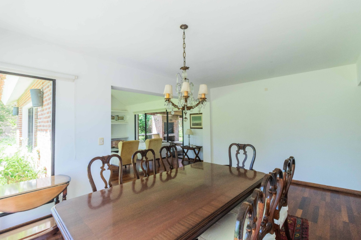 Casa ID.73821 - Casa en venta c/ cochera en Lomas de la Tahona