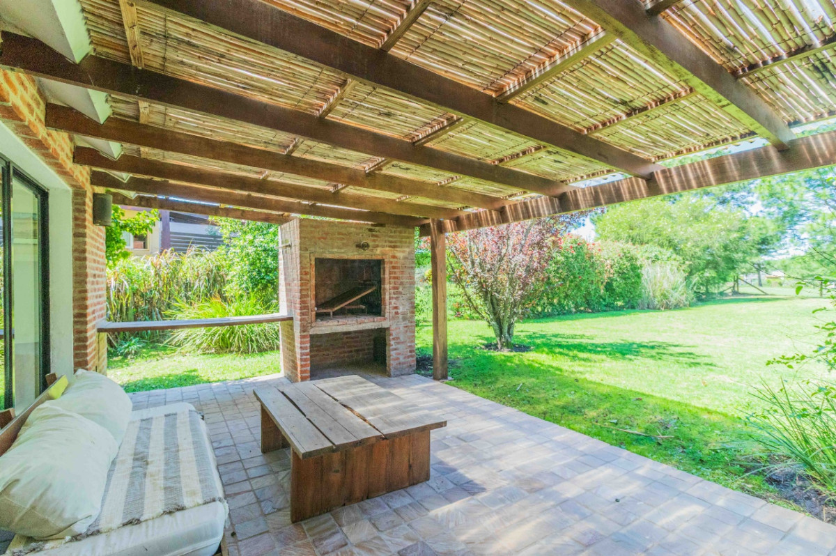 Casa ID.73821 - Casa en venta c/ cochera en Lomas de la Tahona