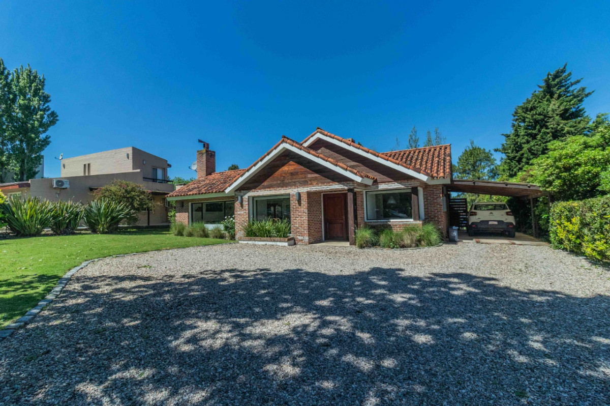 Casa ID.73821 - Casa en venta c/ cochera en Lomas de la Tahona