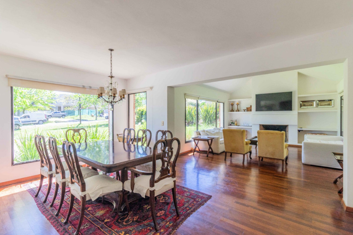 Casa ID.73821 - Casa en venta c/ cochera en Lomas de la Tahona