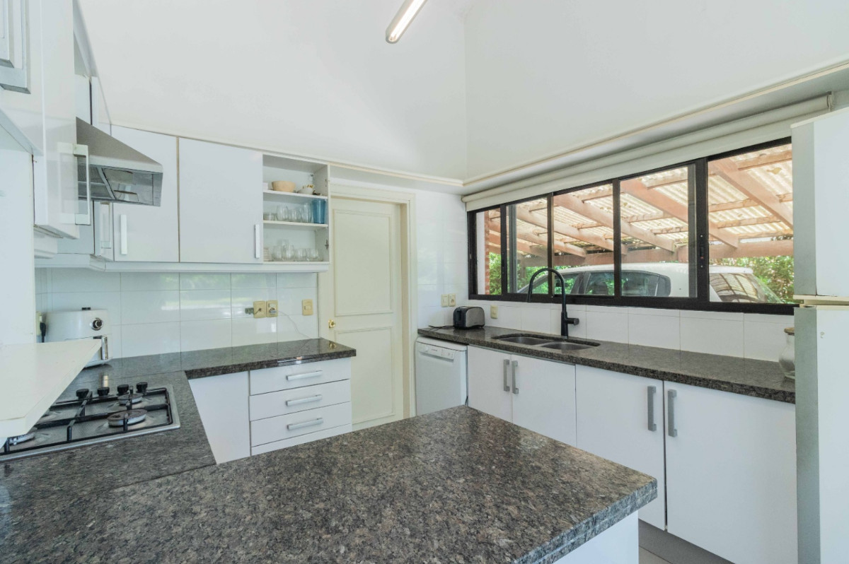 Casa ID.73821 - Casa en venta c/ cochera en Lomas de la Tahona