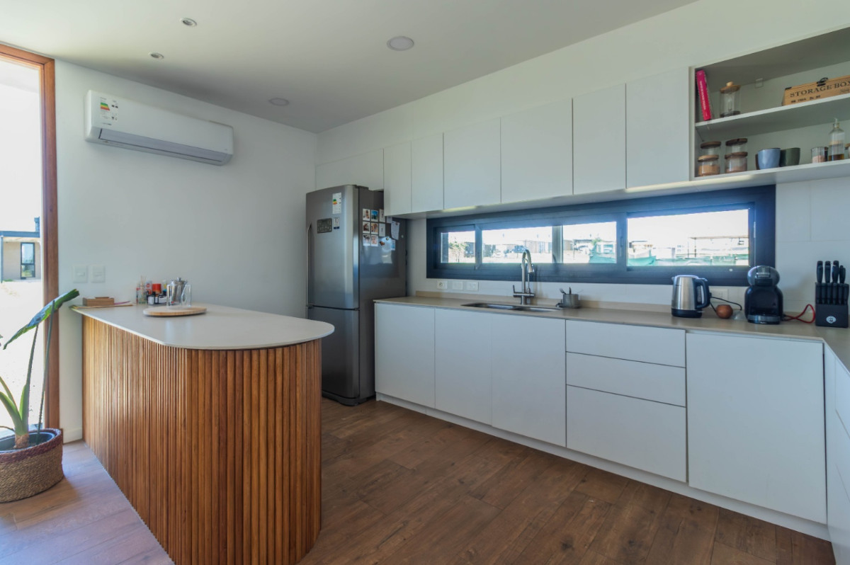 Casa ID.74178 - Casa en venta c/ cochera en La Juana