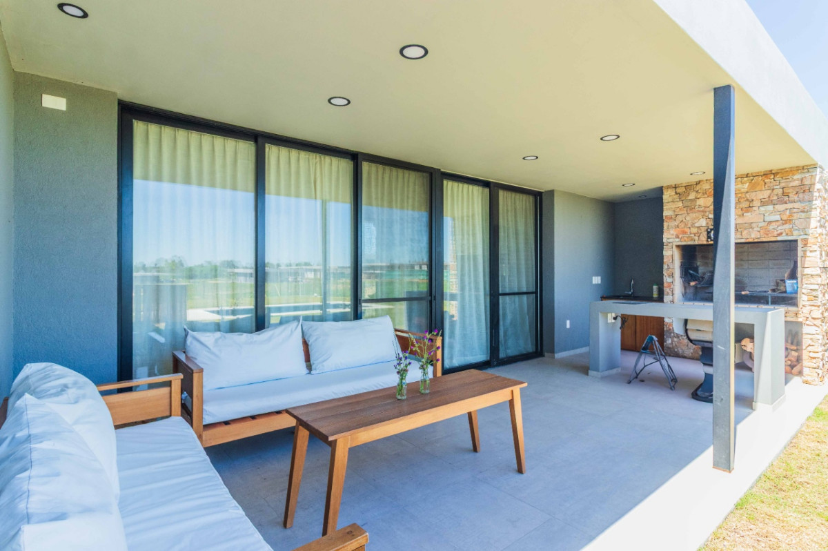 Casa ID.74178 - Casa en venta c/ cochera en La Juana