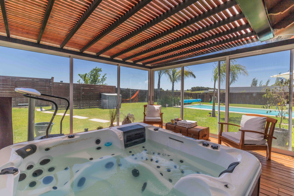 Casa ID.85505 - Casa en Venta de 4 dormitorio + servicio en Colinas de Carrasco