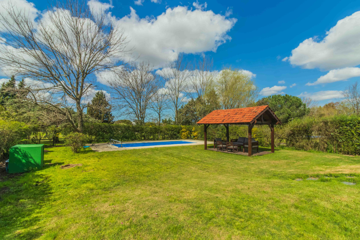 Casa ID.85530 - Casa amoblada en alquiler en Lomas de La Tahona | 4 dormitorios + escritorio, piscina y barbacoa
