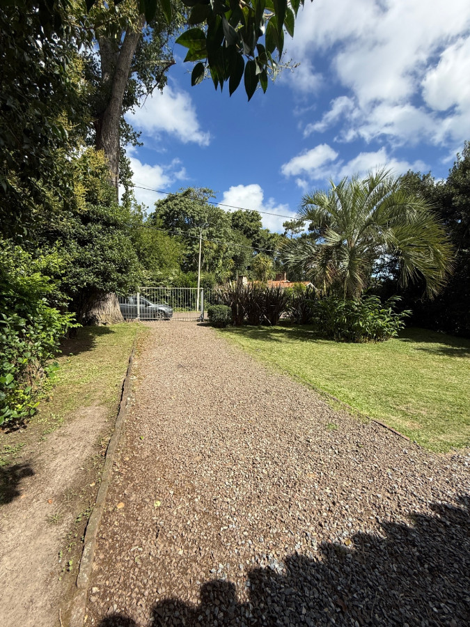 Casa ID.81296 - Casa en venta 3 dorm, 2 baños + Apto de Huespedes, en Cantegril, Punta del Este.