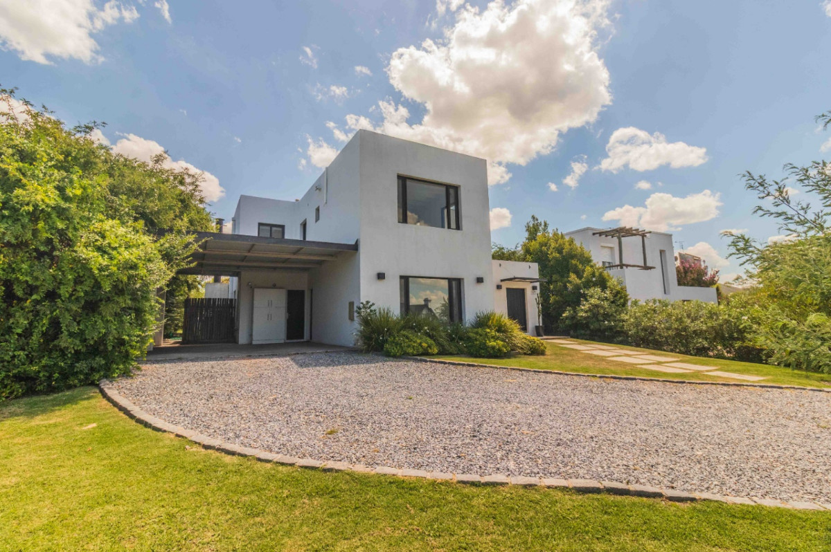 Casa ID.82450 - Casa en venta c/ cochera en La Tahona