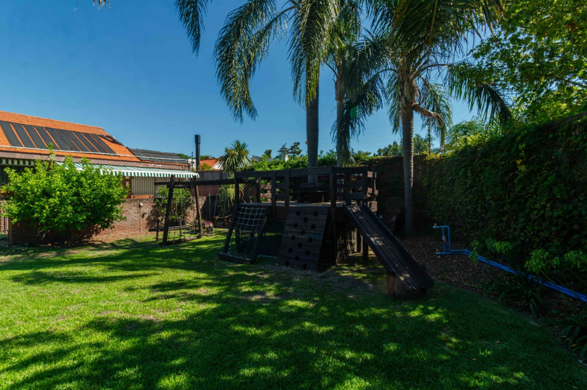 Casa ID.83703 - Casa en venta, sobre Almirante Harwood barrio Carrasco Sur