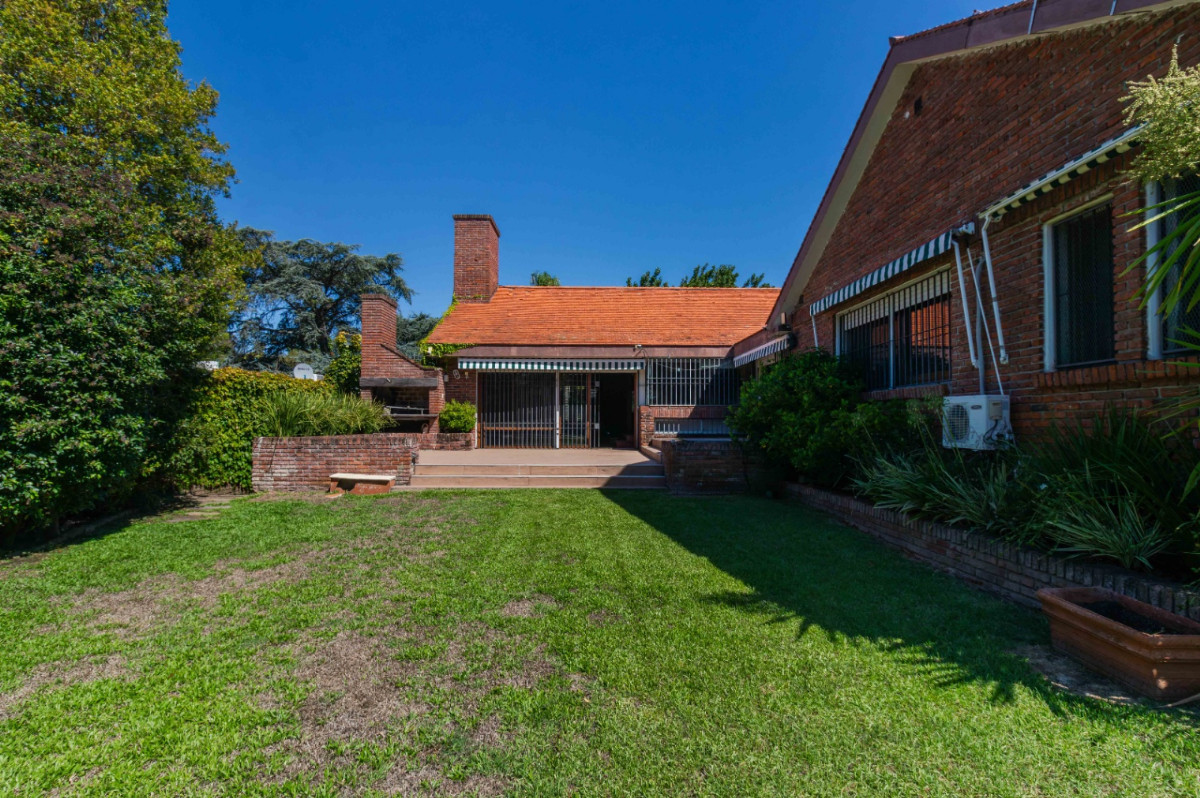 Casa ID.83703 - Casa en venta, sobre Almirante Harwood barrio Carrasco Sur