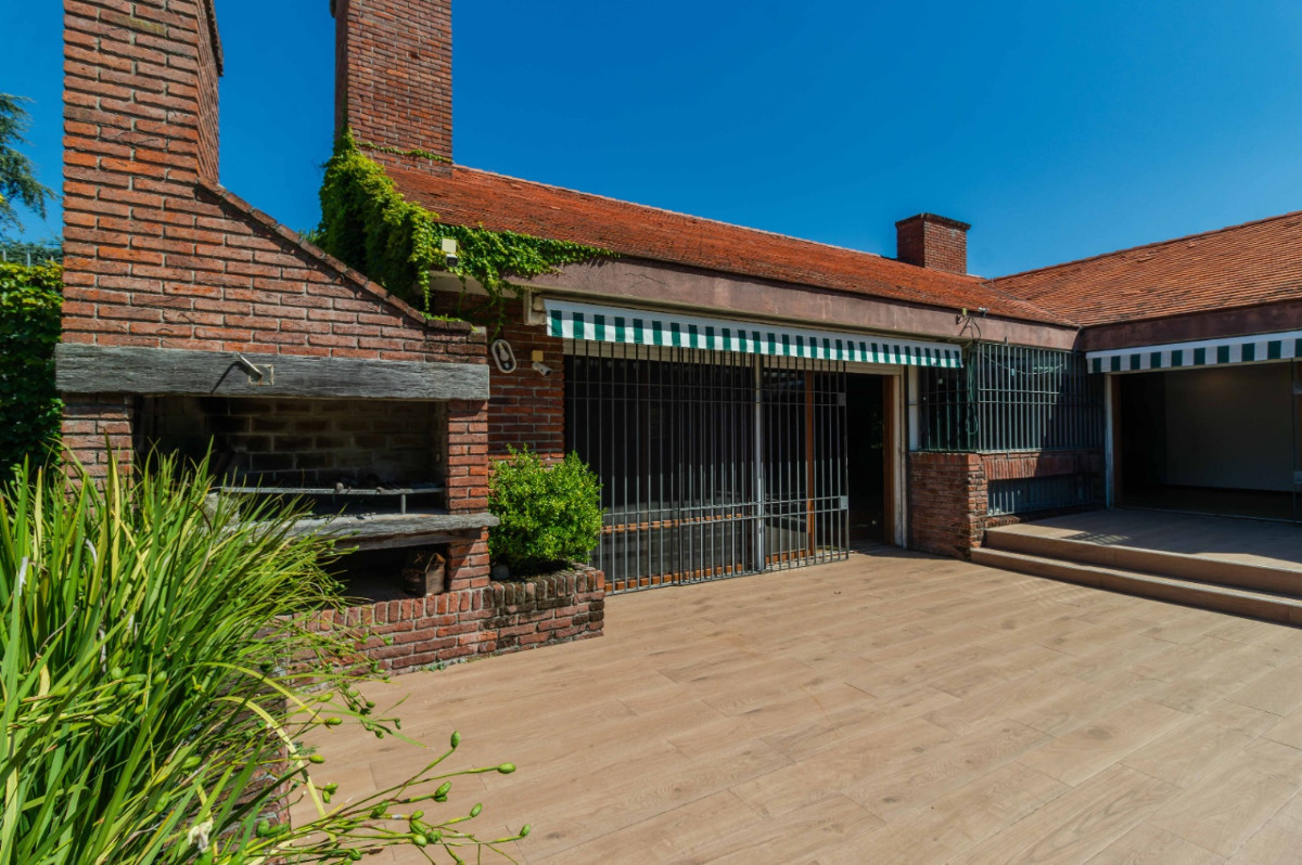 Casa ID.83703 - Casa en venta, sobre Almirante Harwood barrio Carrasco Sur