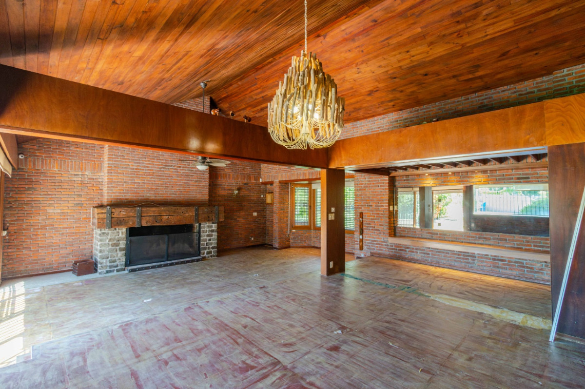 Casa ID.83703 - Casa en venta, sobre Almirante Harwood barrio Carrasco Sur