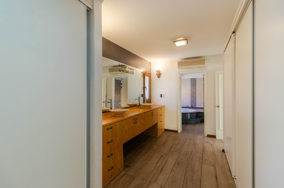 Casa ID.83703 - Casa en venta, sobre Almirante Harwood barrio Carrasco Sur