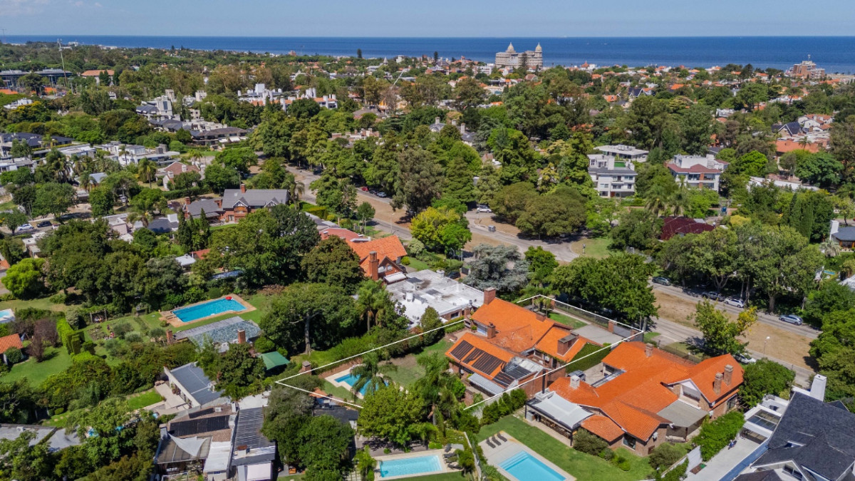 Casa ID.83703 - Casa en venta, sobre Almirante Harwood barrio Carrasco Sur