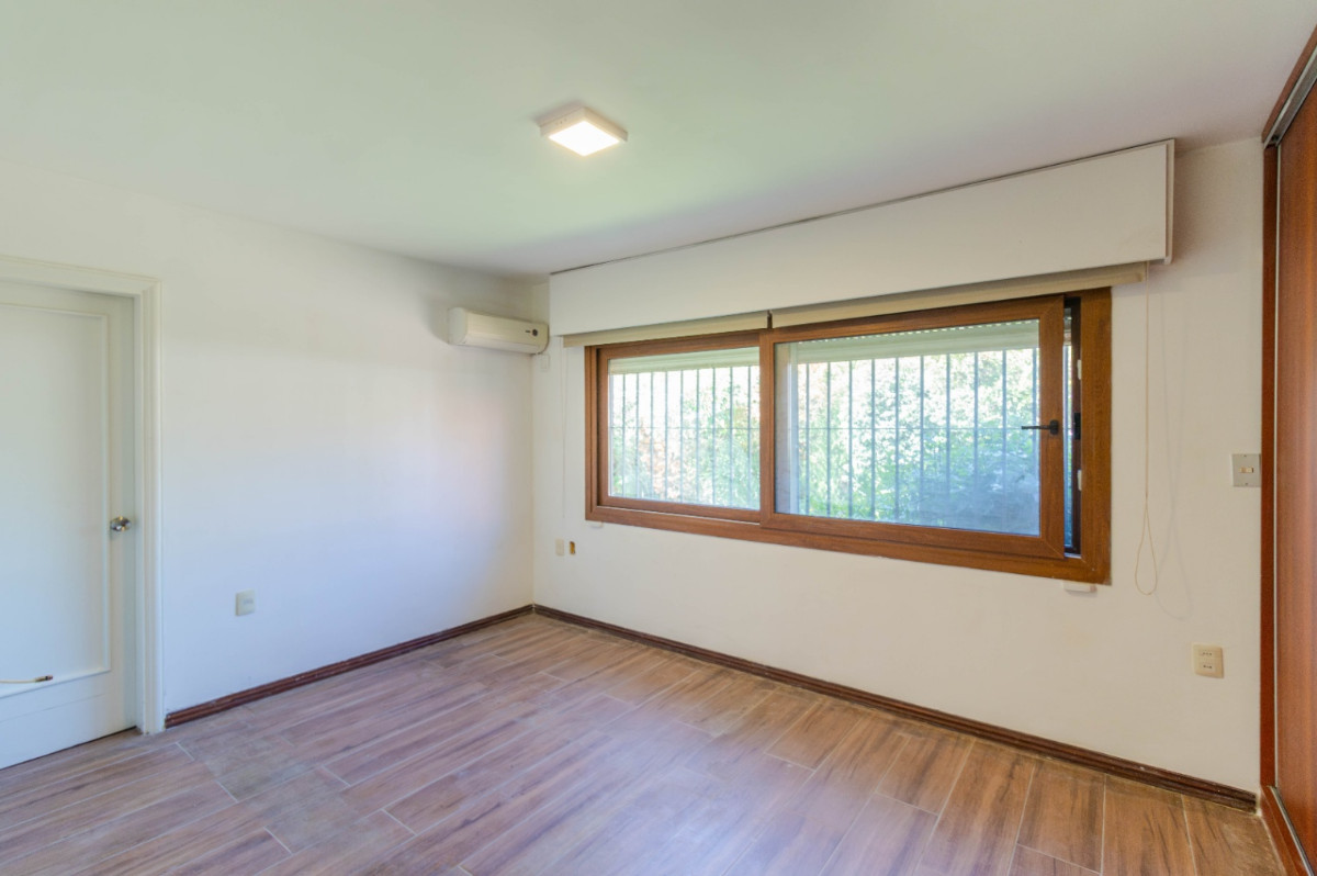 Casa ID.83703 - Casa en venta, sobre Almirante Harwood barrio Carrasco Sur