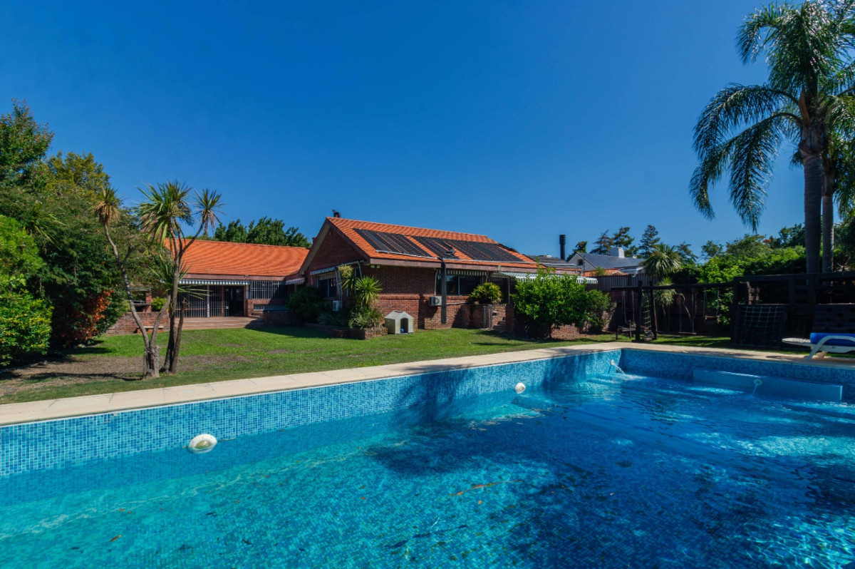 Casa ID.83703 - Casa en venta, sobre Almirante Harwood barrio Carrasco Sur