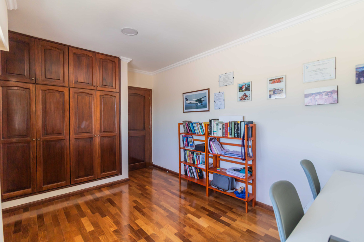 Casa ID.85505 - Casa en Venta de 4 dormitorio + servicio en Colinas de Carrasco