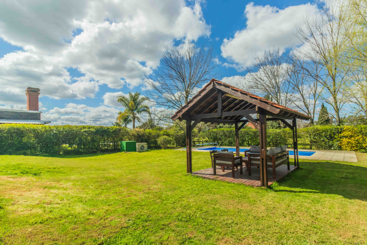 Casa ID.85530 - Casa amoblada en alquiler en Lomas de La Tahona | 4 dormitorios + escritorio, piscina y barbacoa