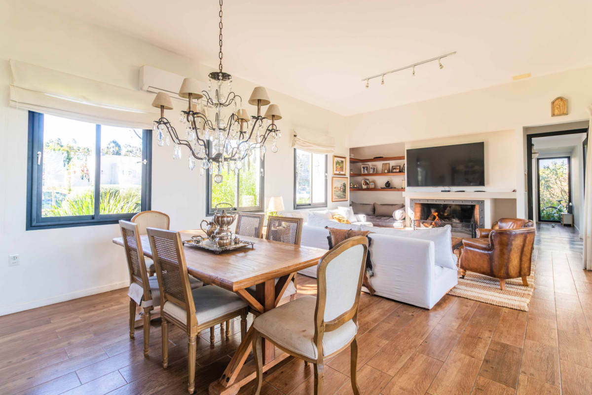 Casa ID.85520 - Venta espectacular casa en Mirador de la Tahona con jardín con piscina y galería con parrillero
