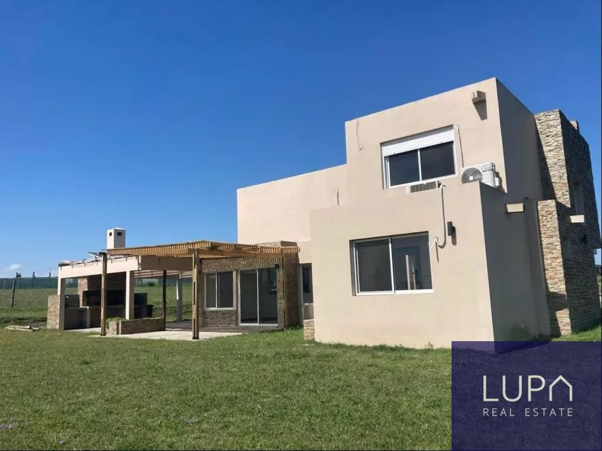 Casa ID.85420 - Casa en alquiler de 4 dormitorios c/ cochera en Barrio Colinas De Carrasco