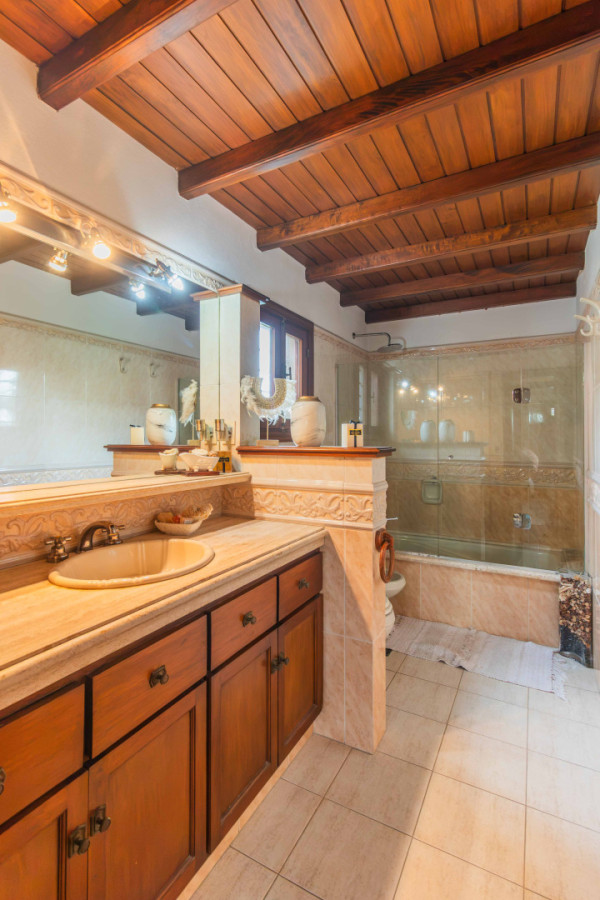 Casa ID.85525 - Casa Padron Unico 3 Dormitorios + Servicio con piscina en Carrasco