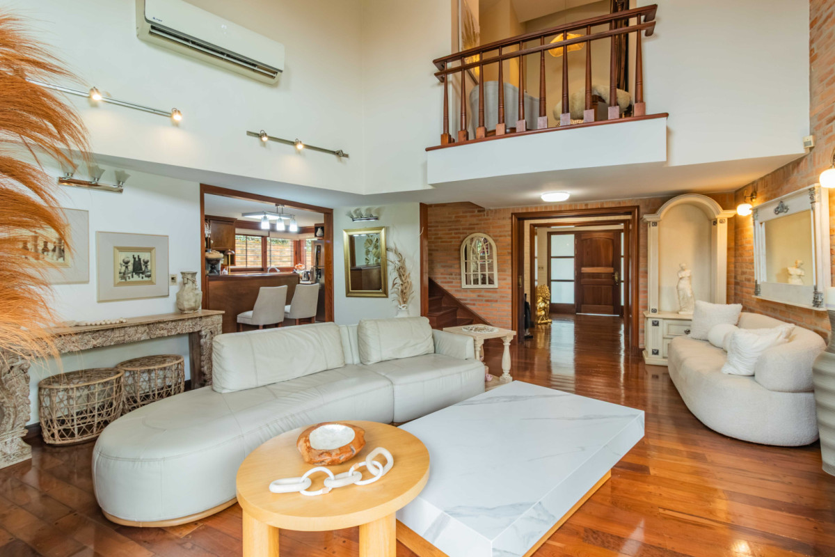 Casa ID.85525 - Casa Padron Unico 3 Dormitorios + Servicio con piscina en Carrasco