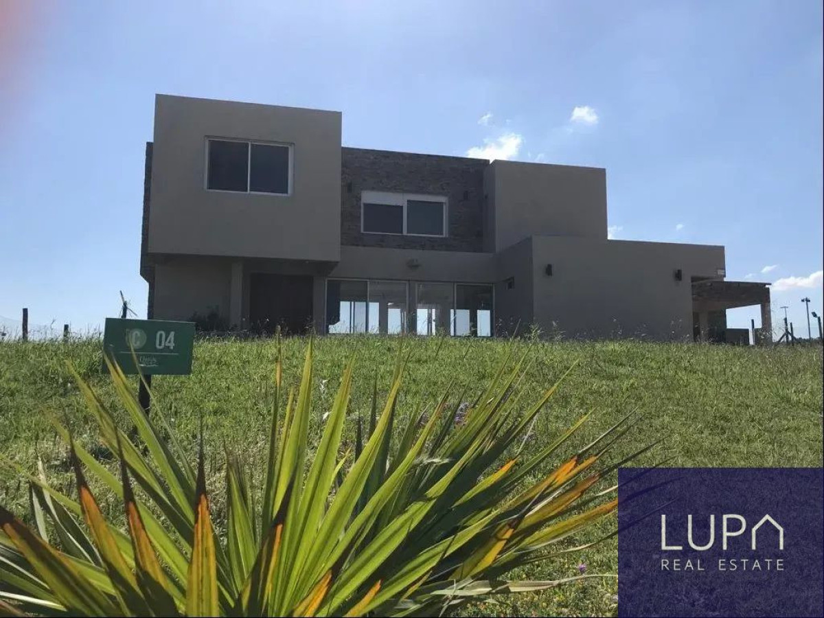 Casa ID.85420 - Casa en alquiler de 4 dormitorios c/ cochera en Barrio Colinas De Carrasco