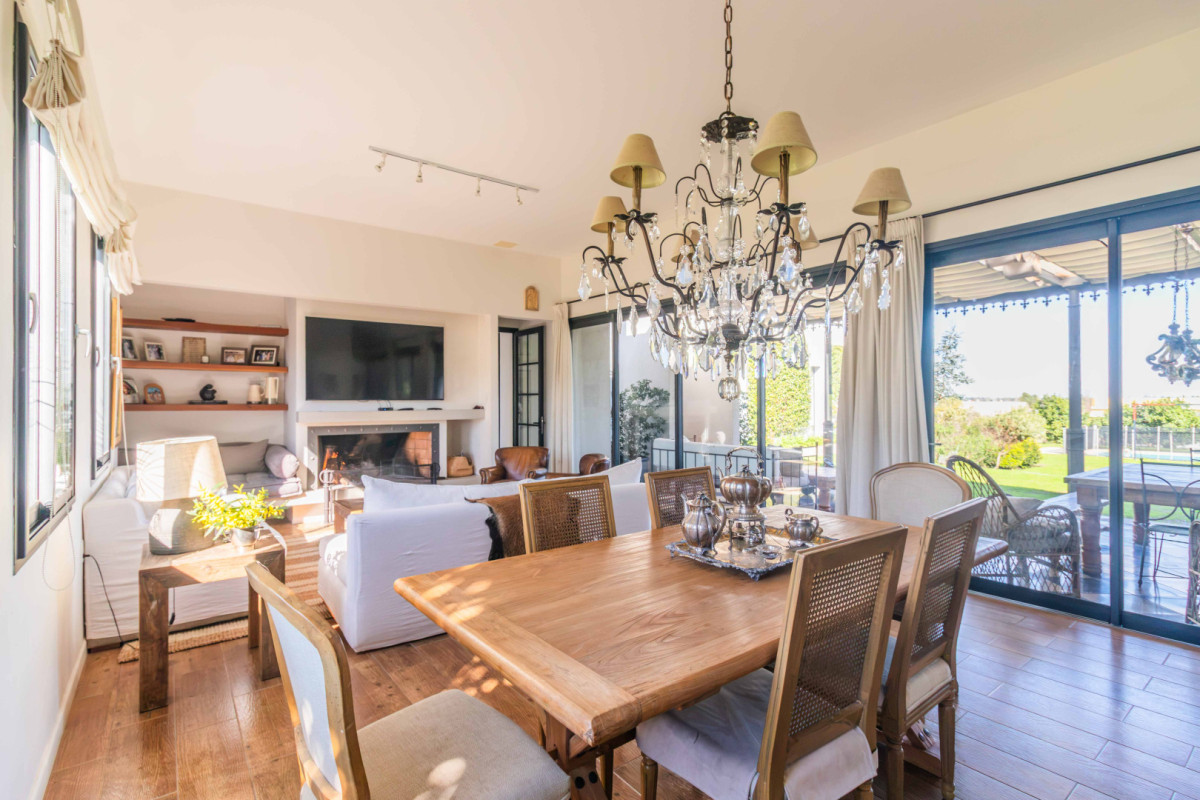 Casa ID.85520 - Venta espectacular casa en Mirador de la Tahona con jardín con piscina y galería con parrillero