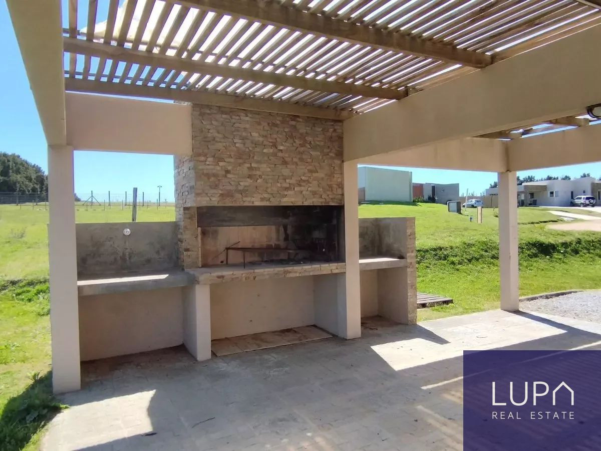 Casa ID.85420 - Casa en alquiler de 4 dormitorios c/ cochera en Barrio Colinas De Carrasco