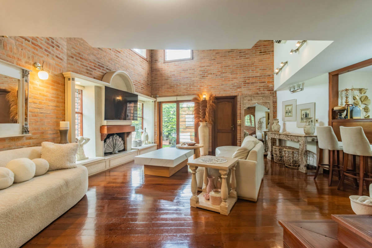 Casa ID.85525 - Casa Padron Unico 3 Dormitorios + Servicio con piscina en Carrasco