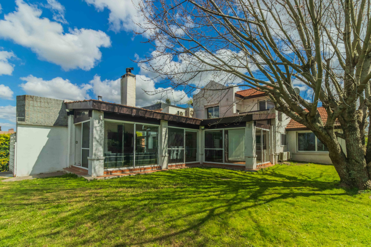 Casa ID.85530 - Casa amoblada en alquiler en Lomas de La Tahona | 4 dormitorios + escritorio, piscina y barbacoa