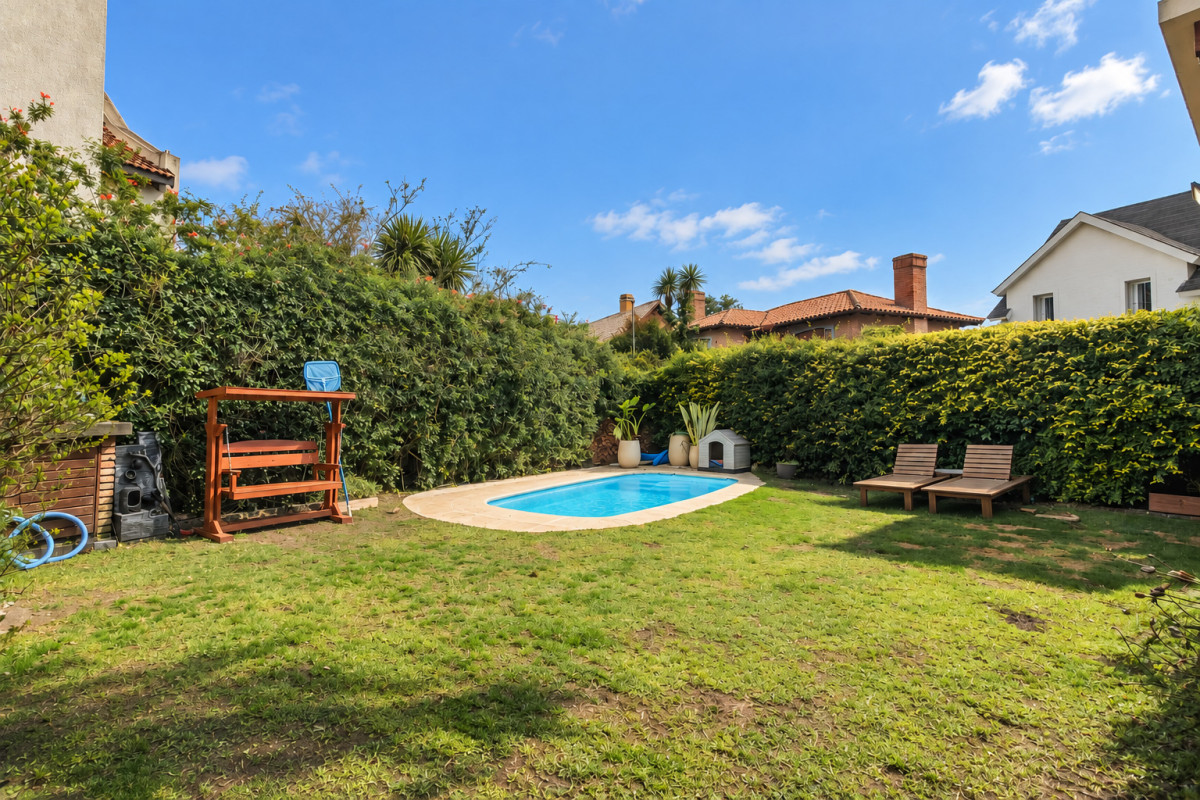 Casa ID.85525 - Casa Padron Unico 3 Dormitorios + Servicio con piscina en Carrasco